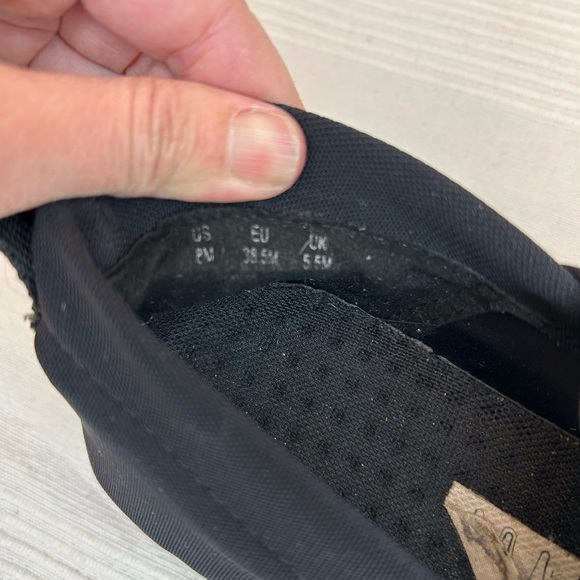 DKNY Jeannie Logo Slip-On Black Sneakers - Picture 9 of 12